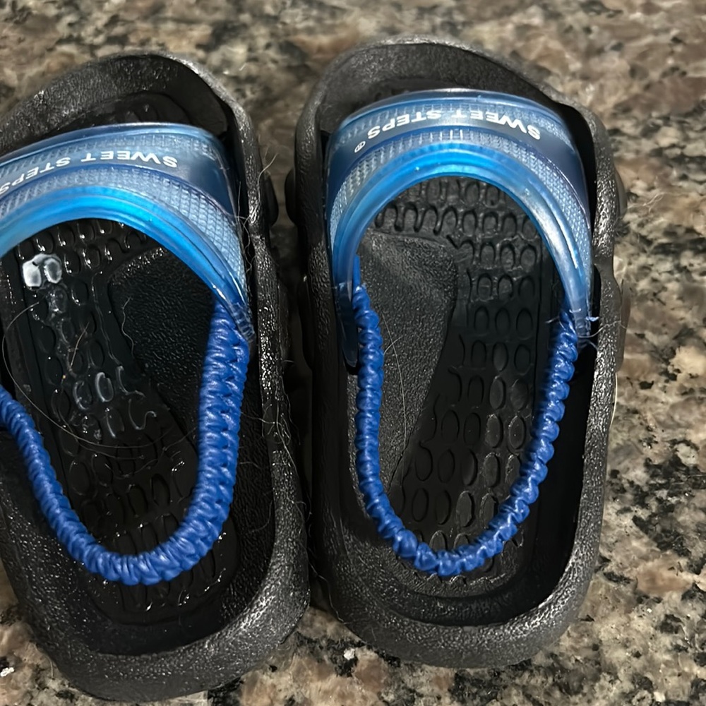 Baby boy sandals size 6 - Picture 3 of 3